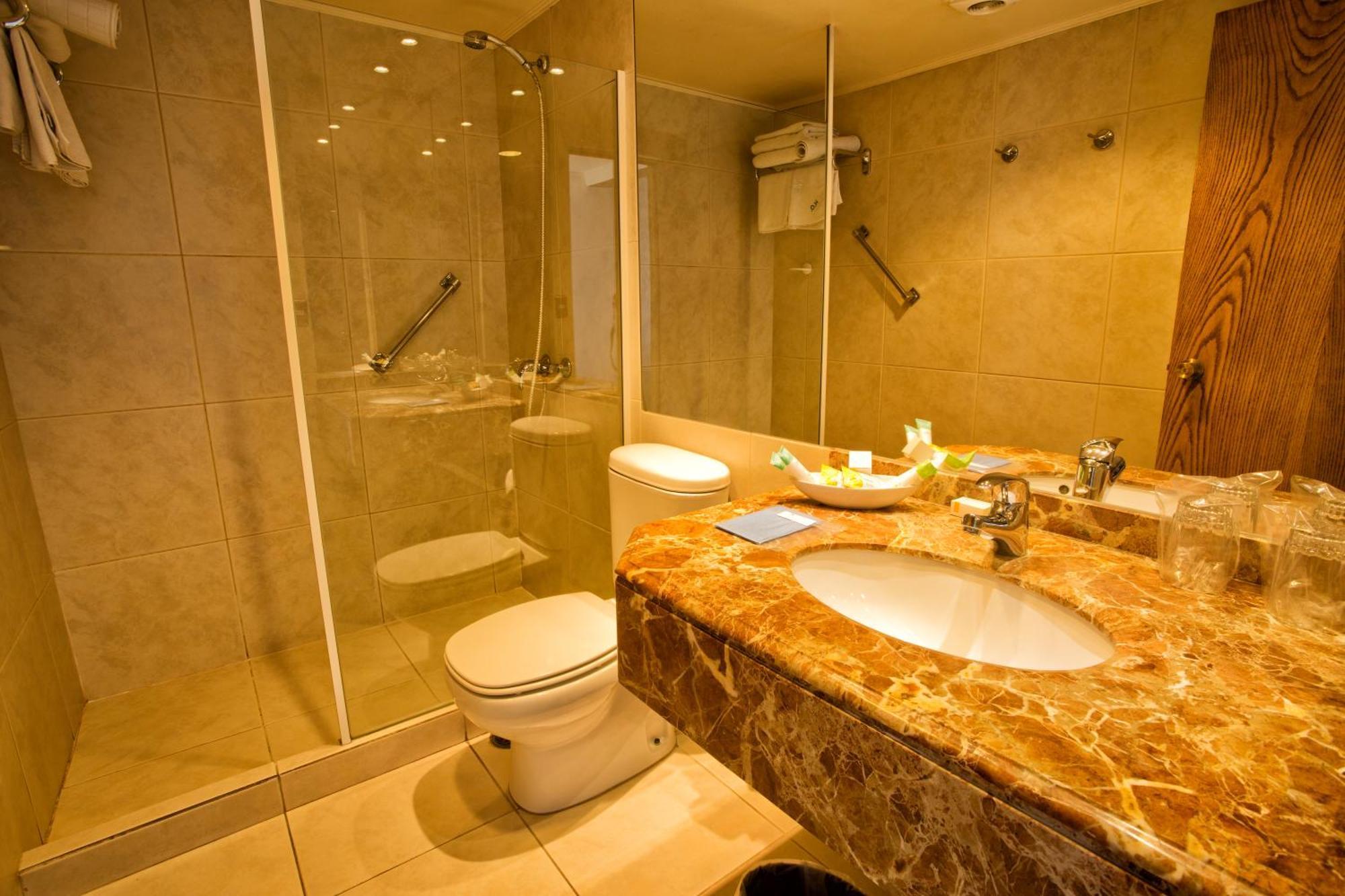 Quarto Standard com 2 Camas de Solteiro e Vista do Mar